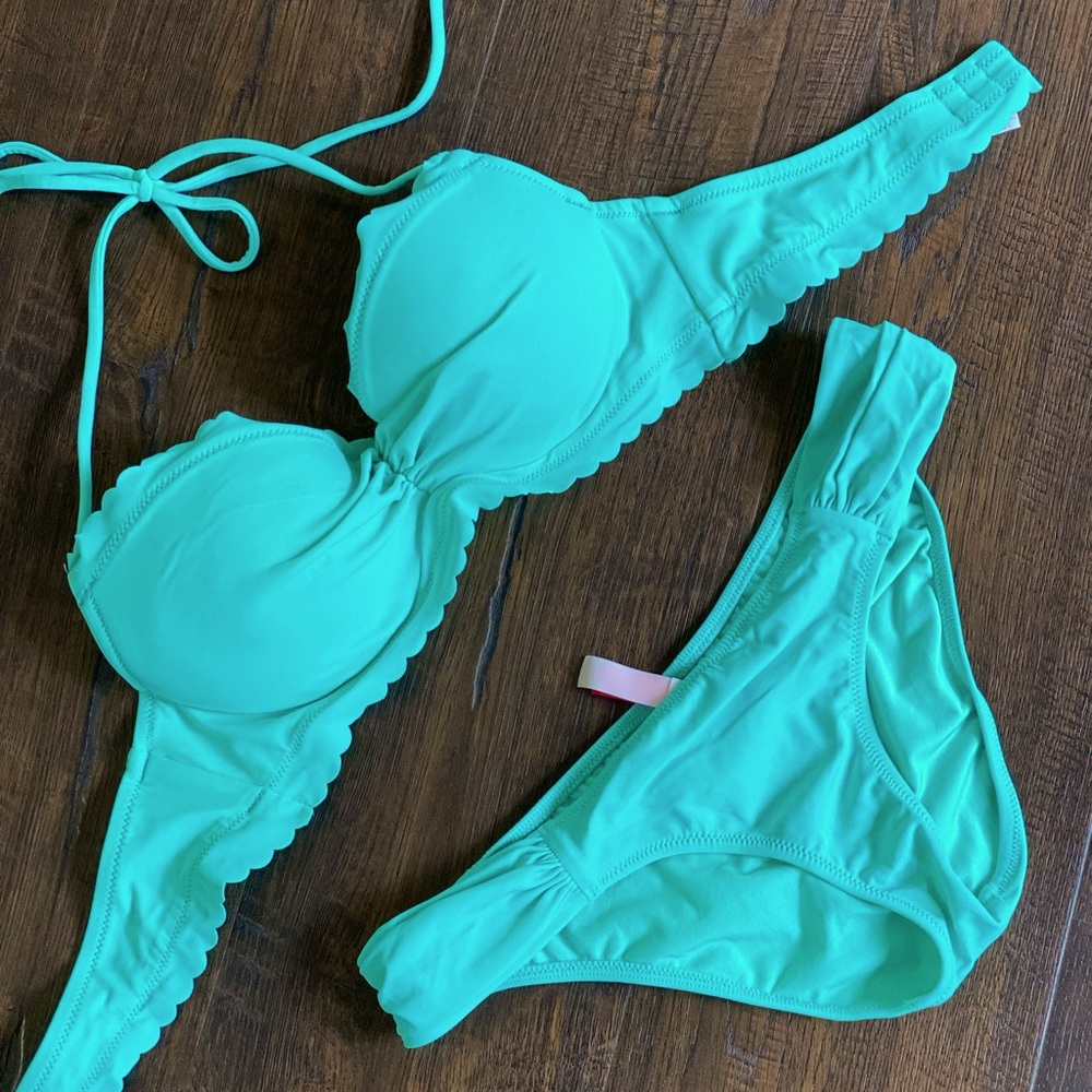 Size 32A and xs victoria secret